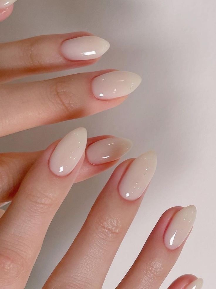 20 Elegant & Understated Old Money Nails You Need to Try | Luxury En Vogue