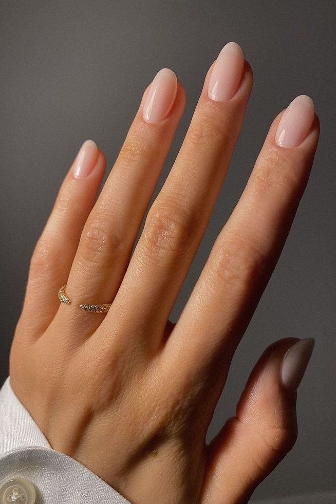 20 Elegant & Understated Old Money Nails You Need to Try | Luxury En Vogue