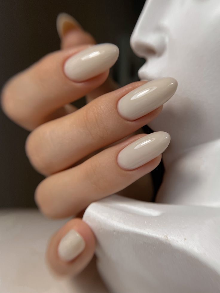 20 Elegant & Understated Old Money Nails You Need to Try | Luxury En Vogue