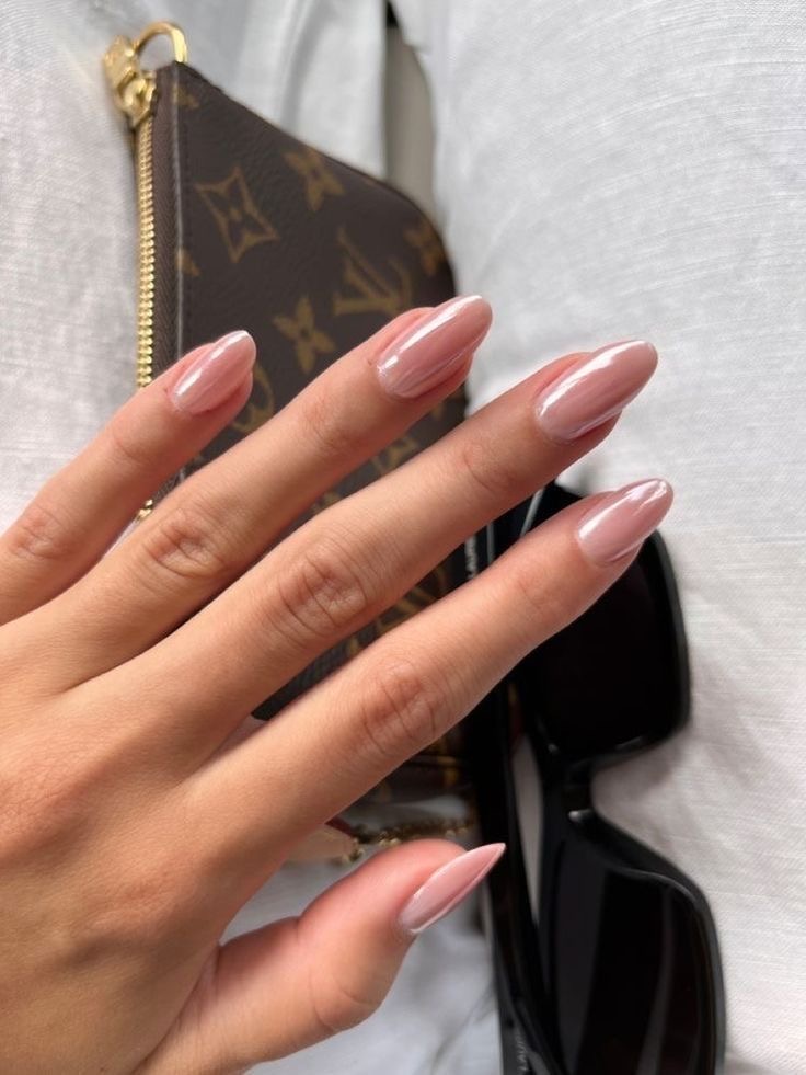 Nude Chrome Nail Ideas That Scream Luxury | Luxury En Vogue