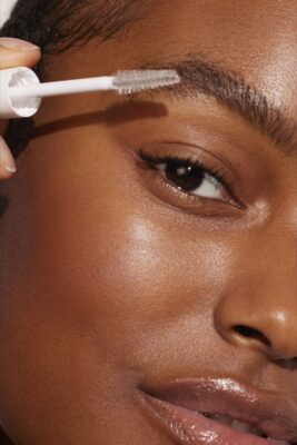 This Product Gives You Fuller Brows in Just One Swipe | Anastasia Beverly Hills Brow Freeze Gel | Luxury En Vogue